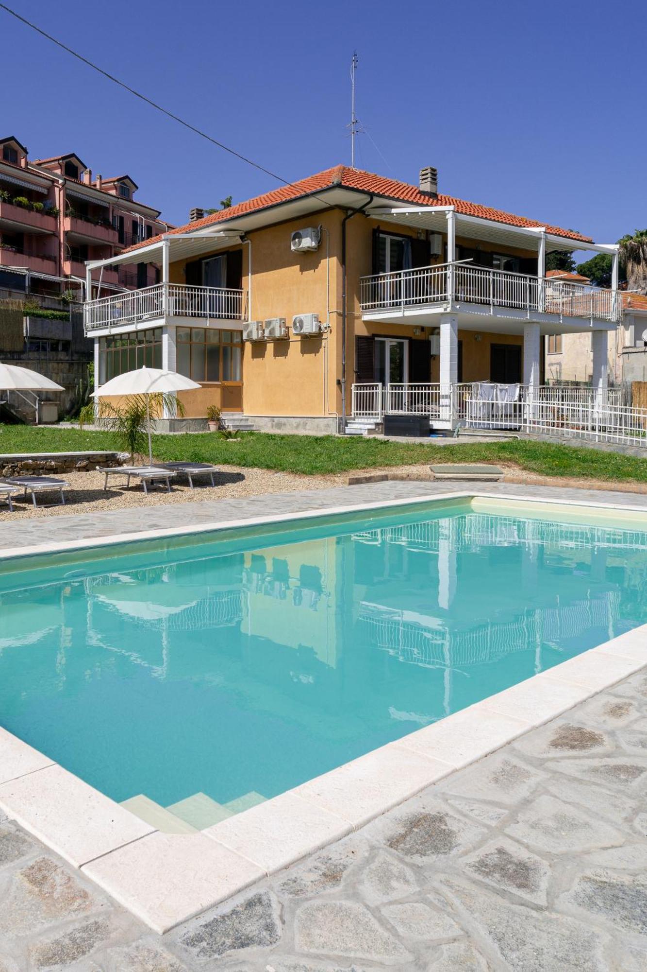 Il Gattino Di Porto - Apt 2 - Bilocale Terrazzo Piscina Imperia Exterior photo